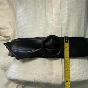 Black faux leather‎ belt with a vintage design